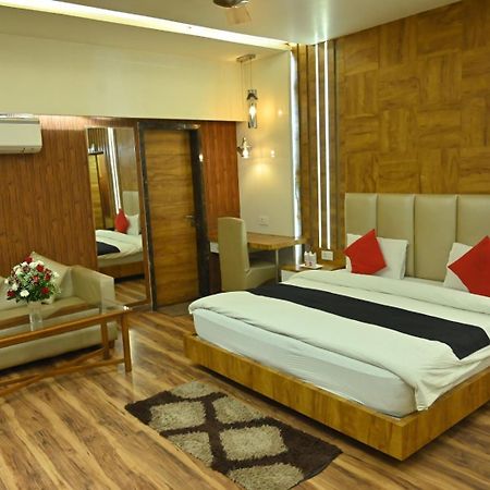 Hotel K D Palace Kanpur Luaran gambar
