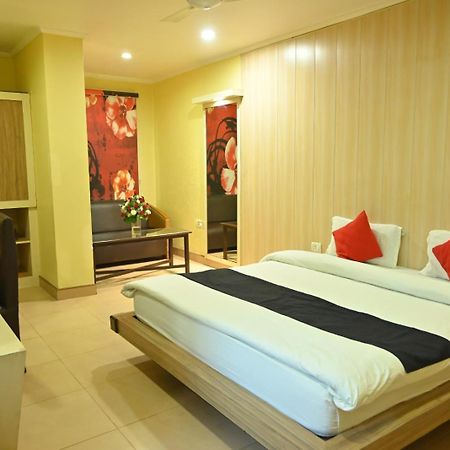 Hotel K D Palace Kanpur Luaran gambar