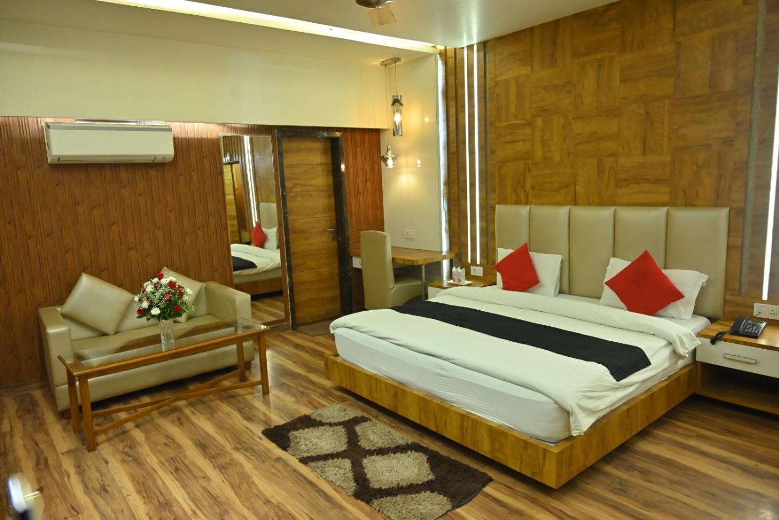 Hotel K D Palace Kanpur Luaran gambar