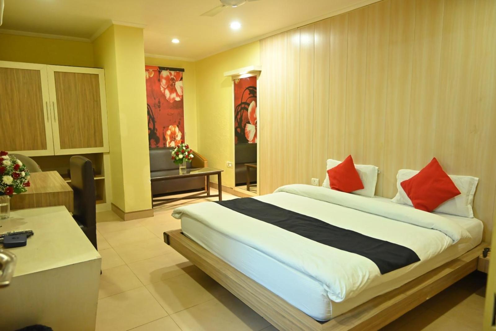 Hotel K D Palace Kanpur Luaran gambar